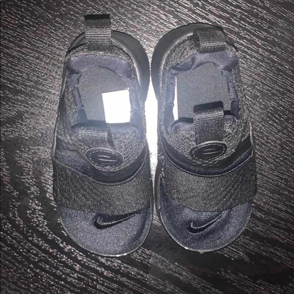 Boys baby nike shoes size 6c. Basically new